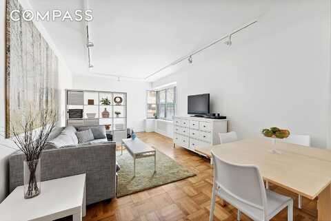 2 Fifth Avenue, New York, NY 10011