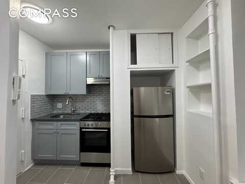 451 West 44th Street, New York, NY 10036