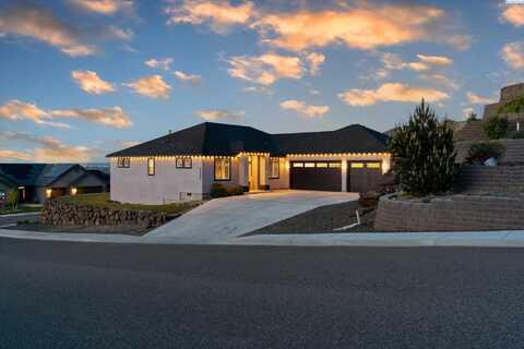 6888 Cyprus Loop, West Richland, WA 99353