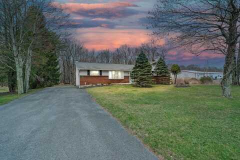 124 Summit Avenue, Pocono Summit, PA 18346