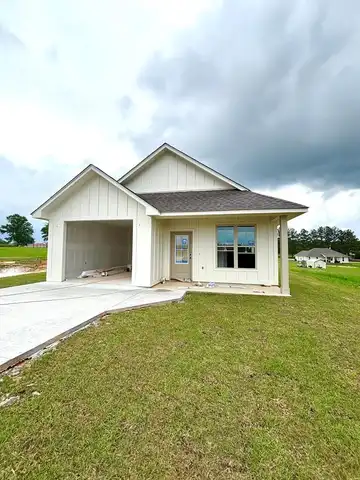 34 Governors Circle, Poplarville, MS 39470