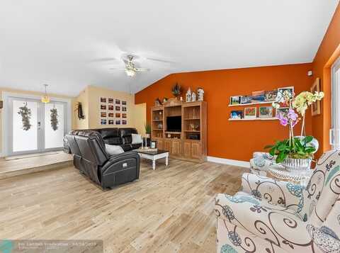 6440 NW 201st Ter, Hialeah, FL 33015
