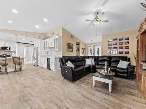 6440 NW 201st Ter, Hialeah, FL 33015