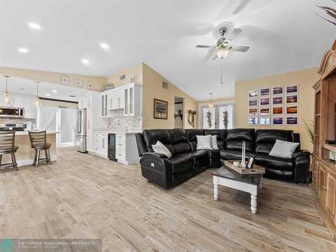 6440 NW 201st Ter, Hialeah, FL 33015