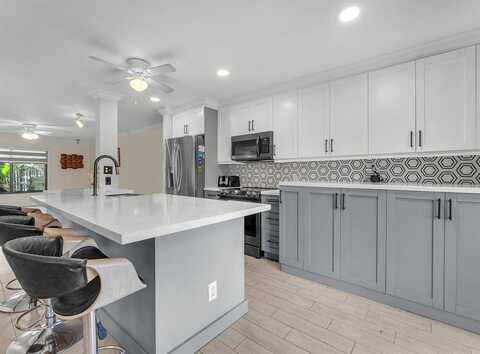 1521 NW 113th Ter, Pembroke Pines, FL 33026