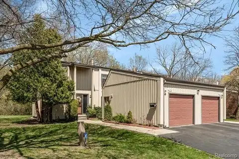 25118 WOODVALE Drive N, Southfield, MI 48034