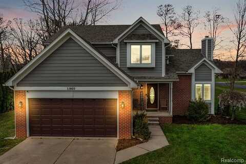 1960 OAKVILLE WALTZ Road, New Boston, MI 48164