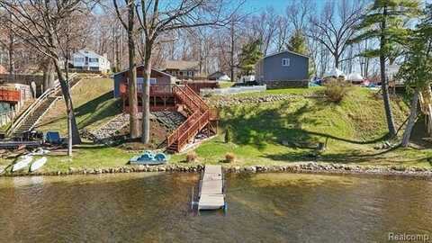 1131 LAKESHORE Drive, Columbiaville, MI 48421
