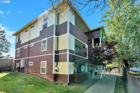 9257 SE CLINTON ST, Portland, OR 97266