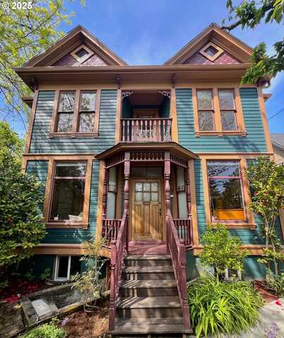 131 NE TILLAMOOK ST, Portland, OR 97212