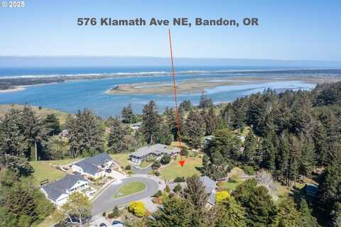 576 Klamath AVE, Bandon, OR 97411