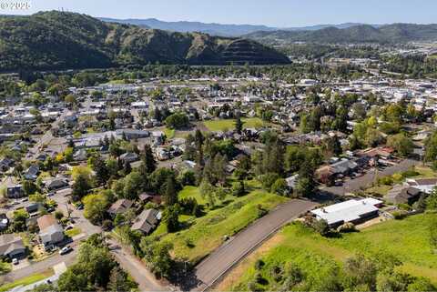 1274 SE Kane ST, Roseburg, OR 97470
