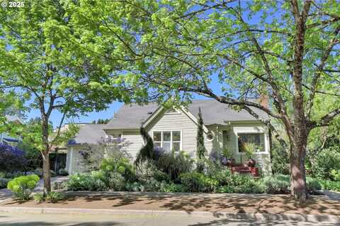 811 W BROADWAY, Eugene, OR 97402