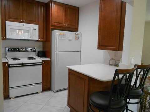 457 Flanders J, Delray Beach, FL 33448