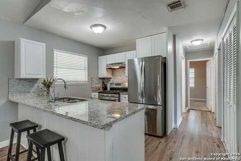 5011 Village Lawn, San Antonio, TX 78218