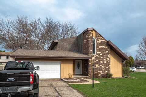 6661 Fairway Circle & 4572 Golf Drive, Windsor, WI 53598