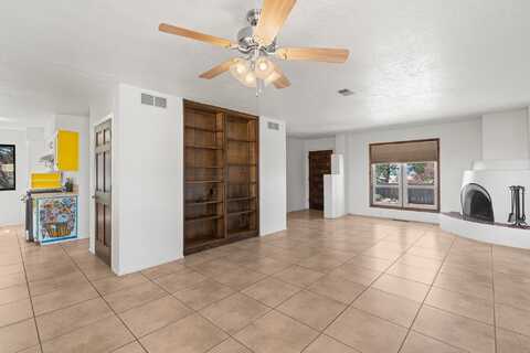3040 Plaza Blanca, Santa Fe, NM 87507