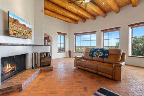 947 Cerro De La Paz, Santa Fe, NM 87501