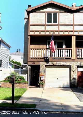 175 Park Drive N, Staten Island, NY 10314