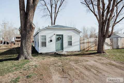 850 S 1st E, St Anthony, ID 83445
