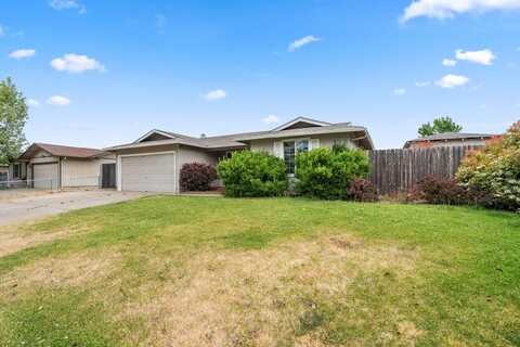2880 Terrmont Loop, White City, OR 97503