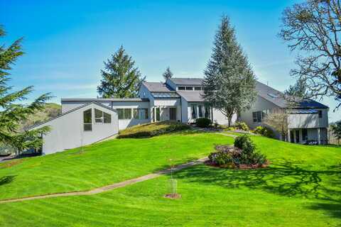 395 Rio Nes Lane, Roseburg, OR 97470