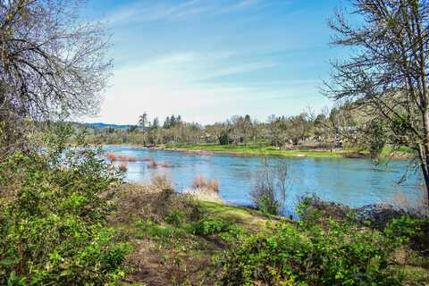 395 Rio Nes Lane, Roseburg, OR 97470