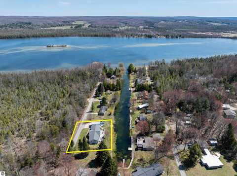 6001 N Silver Pines Drive, Bellaire, MI 49615
