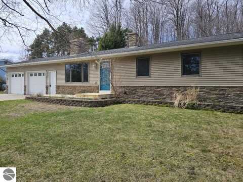 1830 S West Bay Shore Drive, Suttons Bay, MI 49682
