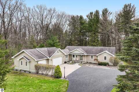 9681 Sugar Bush Run, Traverse City, MI 49685