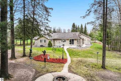 9681 Sugar Bush Run, Traverse City, MI 49685