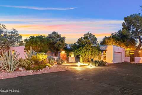 7810 E Oakwood Place, Tucson, AZ 85750