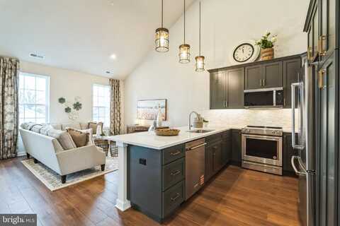 102 CEDAR CIRCLE, LEVITTOWN, PA 19055
