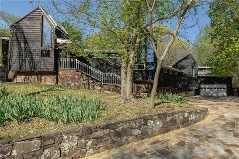 919 N Tanglebriar LN, Fayetteville, AR 72701