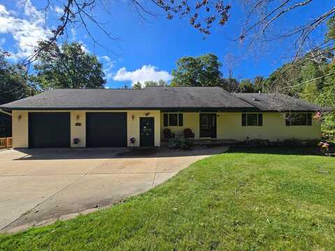 107 Pepperell Avenue, Houghton Lake, MI 48629