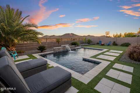 537 E BALAO Drive, Phoenix, AZ 85085