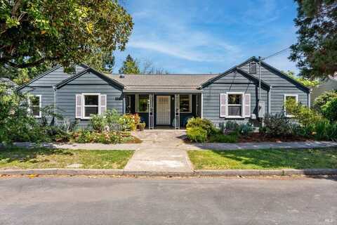 555 Hazel Avenue, Ukiah, CA 95482