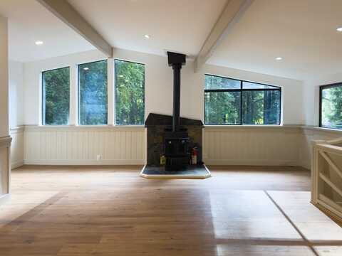 17420 Guernewood Lane, Guerneville, CA 95446