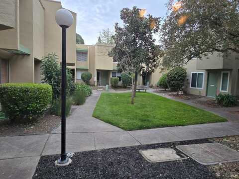 3050 Yulupa Avenue, Santa Rosa, CA 95405