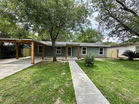 1203 E Hutchinson, Beeville, TX 78102