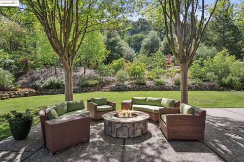 1037 Silverhill Dr, Lafayette, CA 94549