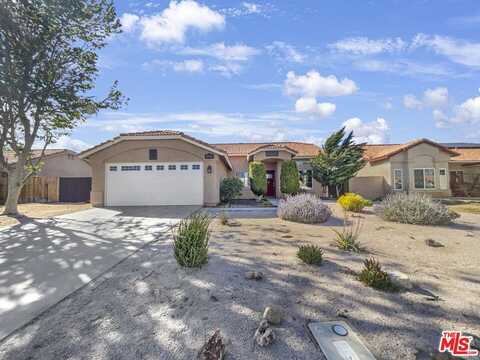 38941 Dianron Rd, Palmdale, CA 93551