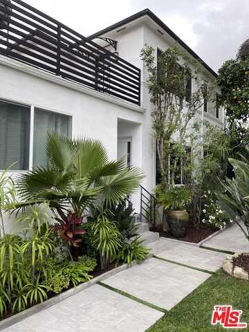 10915 Ayres Ave, Los Angeles, CA 90064