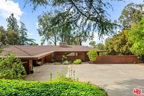 1915 Country Club Dr, Redlands, CA 92373