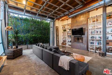 25 Brooks Ave, Venice, CA 90291