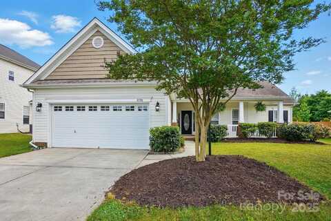 8726 Castle Cliff Drive, Matthews, NC 28105