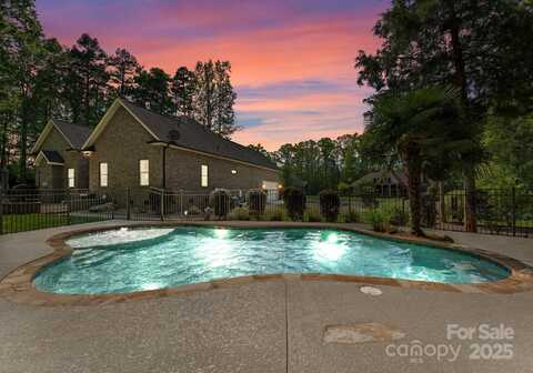 860 Arrow Point Lane, Davidson, NC 28036