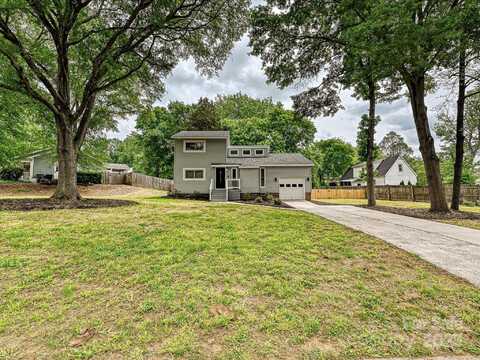 11712 Mirror Lake Drive, Charlotte, NC 28226