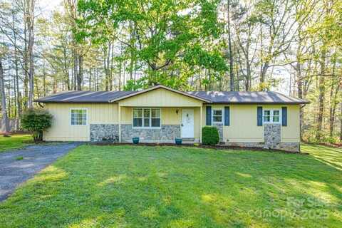 16 Stoney Nob Drive, Hendersonville, NC 28792