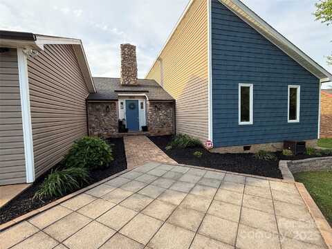 5050 Forest Ridge Drive, Hickory, NC 28602
